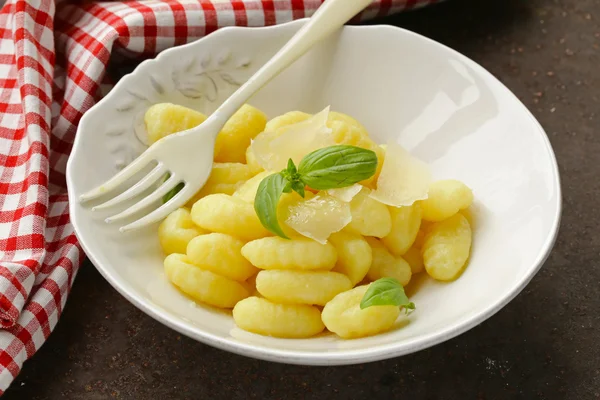 Традиционные итальянские ньокки, приготовленные из картошки и яиц — стоковое фото