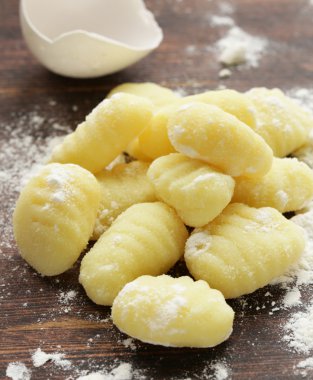 Patates ve yumurta ile hazırlanan geleneksel İtalyan gnocchi