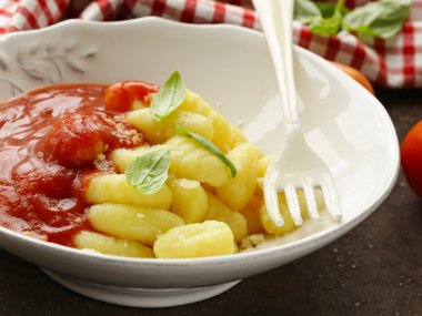 Patates ve yumurta ile hazırlanan geleneksel İtalyan gnocchi
