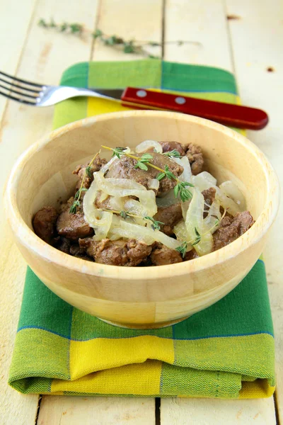 Fried chicken liver with onions and thyme — Stock Photo, Image