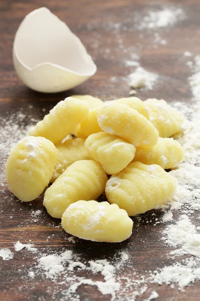 Patates ve yumurta ile hazırlanan geleneksel İtalyan gnocchi — Stok fotoğraf