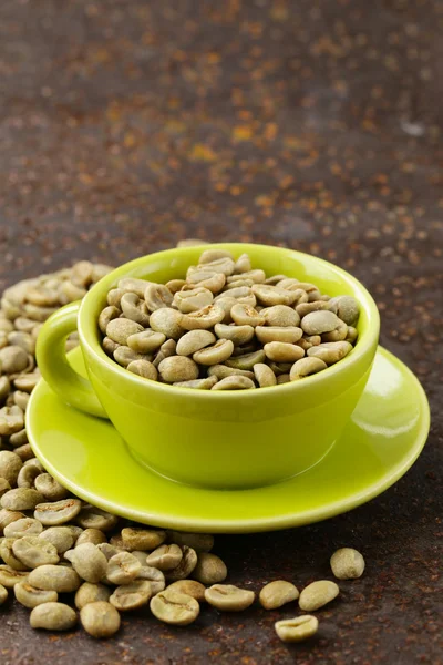 Gröna kaffebönor närbild, hälsosam mat — Stockfoto