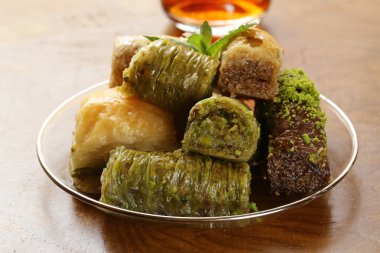 Türk Arap tatlı - bal ve ceviz, fıstık fındık ile baklava