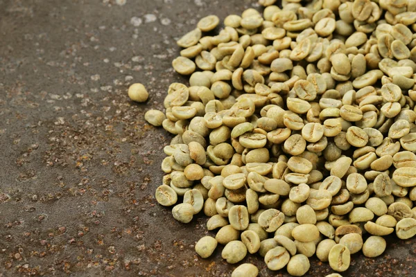 Grãos de café verdes orgânicos close-up, alimentos saudáveis — Fotografia de Stock