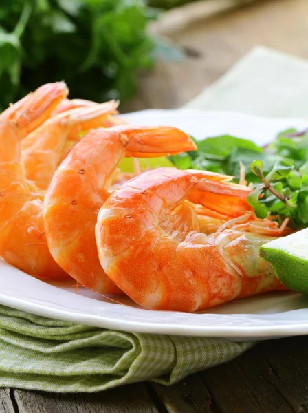 Appetizer of shrimp with herbs and spices — Stock Photo, Image