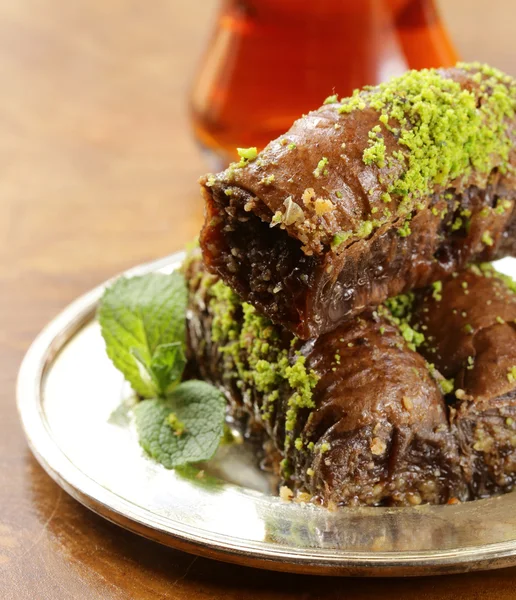 Turkish arabic dessert - baklava with honey and walnut, pistachios nuts — Stock Photo, Image