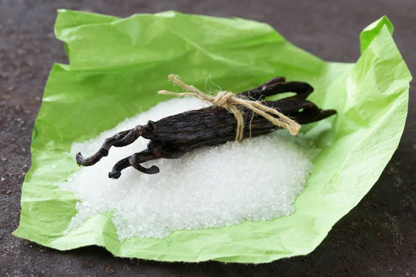 Azúcar blanco con vainas de vainilla, para hornear aromáticamente — Foto de Stock