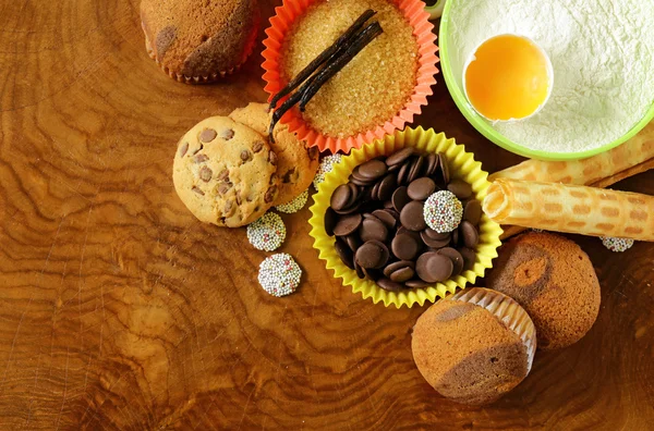 Ingredients for baking and desserts cookies, muffins, waffles on a wooden table — Stock Photo, Image