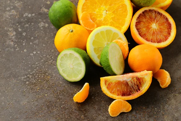 Válogatott citrus - citrom, a manadarin, a narancs és a lime — Stock Fotó