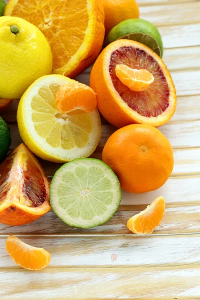모듬된 감귤 류-라임, 오렌지, manadarin, 레몬 — 스톡 사진