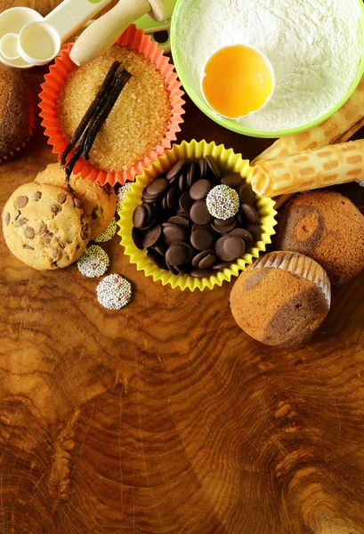 Ingredients for baking and desserts cookies, muffins, waffles on a wooden table — Stock Photo, Image