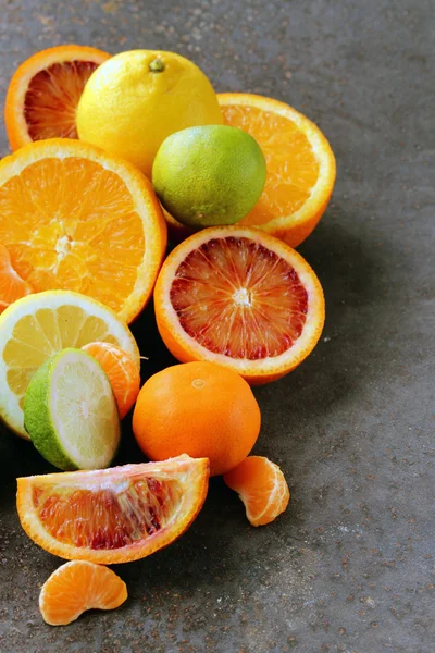 Válogatott citrus - citrom, a manadarin, a narancs és a lime — Stock Fotó
