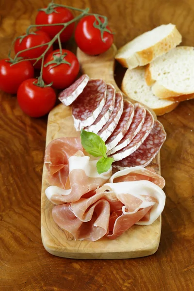 Tradycyjny włoski mięso przekąska szynka Parmeńska (jamon) — Zdjęcie stockowe