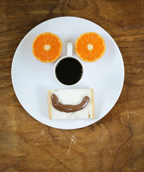 Breakfast serving funny face on the plate (toast, chocolate spread and coffee) — Stock Photo, Image