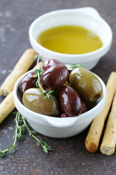 Black and green olives in oil with herbs — Stock Photo, Image