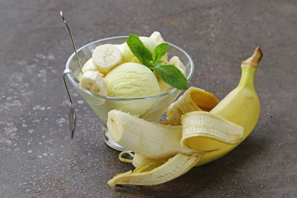 Fruit ice cream with fresh banana and mint — Stock Photo, Image