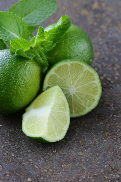Fresh natural organic green lime with mint leaves — Stock Photo, Image