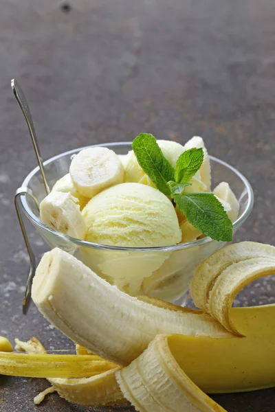 Fruit ice cream with fresh banana and mint — Stock Photo, Image