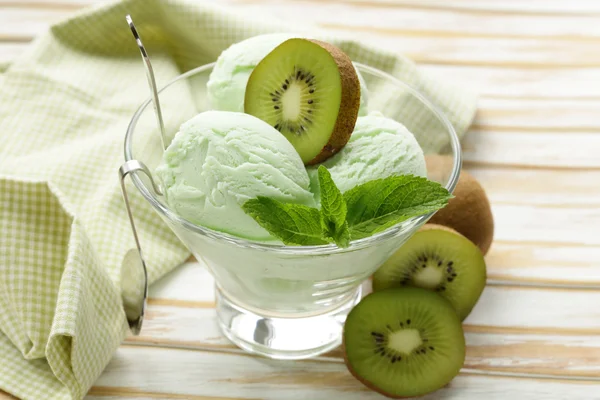 Fruit creamy ice cream with green kiwi and mint — Stock Photo, Image