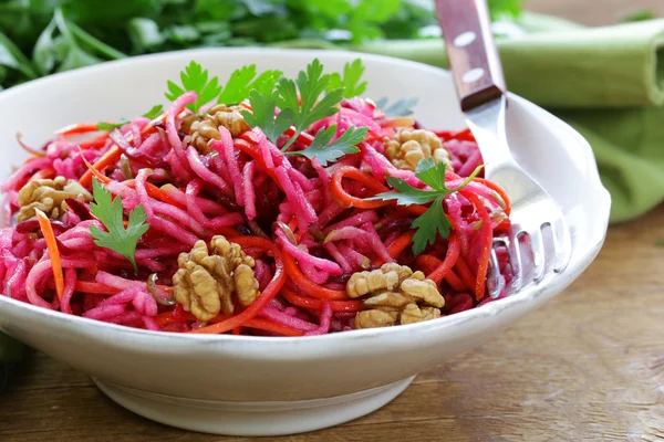 Salad with carrots, beetroot, apple and walnuts — Stock Photo, Image