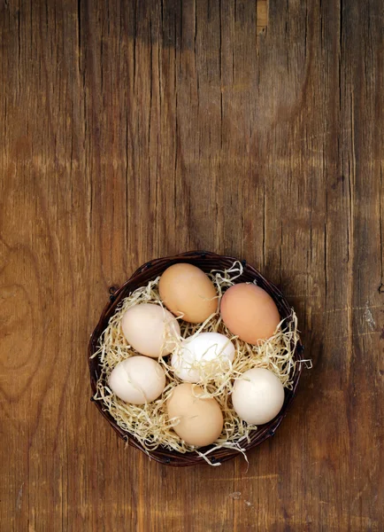 Farm natural organic eggs on a wooden background — Stock Photo, Image