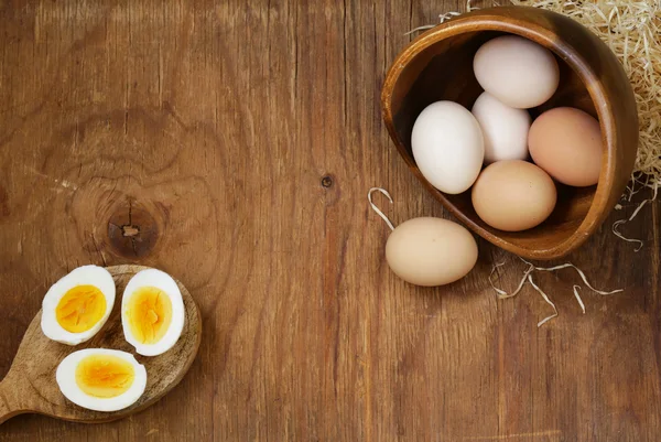 Farm natural organic eggs on a wooden background — Stock Photo, Image