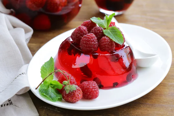 Berry fruit jelly with fresh berries - summer dessert — Stock Photo, Image