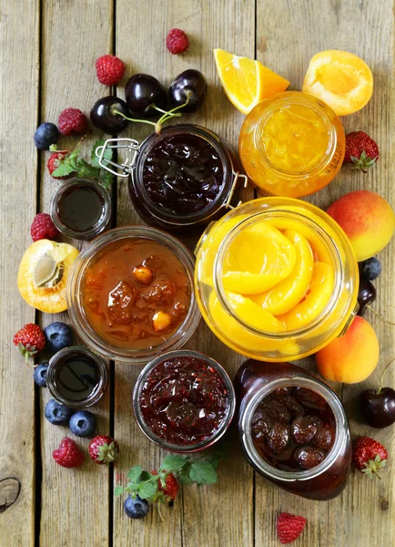 Assorted fruit berry jams (apricot, strawberry, raspberry, orange) — Stock Photo, Image