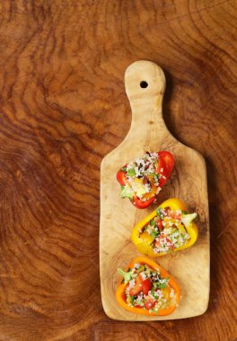 sebzeli kuskus salatası yemek biber dolması