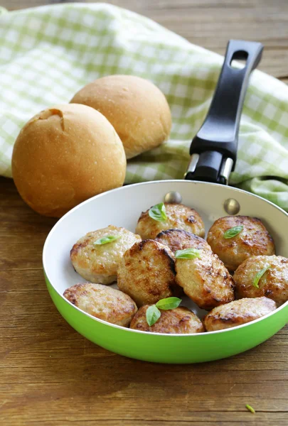 Fried meat burgers (cutlets)  in a frying pan — Stock Photo, Image