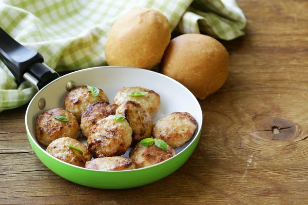 Fried meat burgers (cutlets)  in a frying pan — Stock Photo, Image