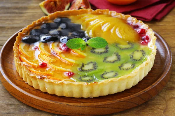 Fruit pie with various berries (grapes, peaches, kiwi, orange) — Stock Photo, Image