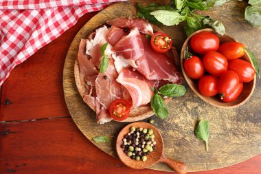 Kurutulmuş jambon, Parma prosciutto aperatifi.