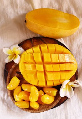 Mango şekeri, kurutulmuş mango tatlısı, Vietnam meyveleri.