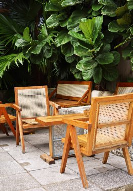 Yazlık kafe masaları.