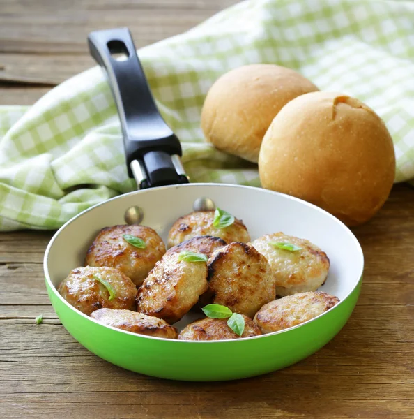 Fried meat burgers (cutlets) in a frying pan — Stock Photo, Image