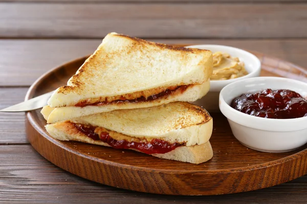 Sandwiches with peanut butter and strawberry jam — Stock Photo, Image