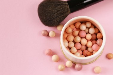 kozmetik pembe bir arka plan banka hayalarına rouge