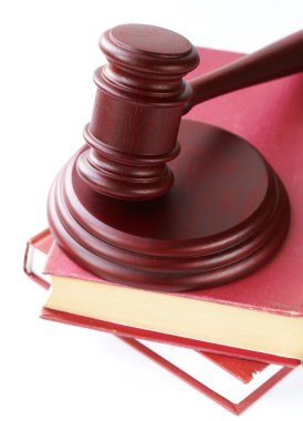 beyaz zemin üzerinde bir stand tahta tokmak