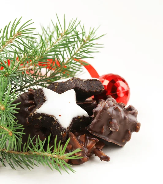 Традиционное рождественское печенье в подарок и десерт — стоковое фото