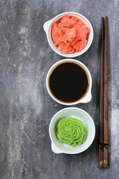 Japanese wasabi sauce, soy sauce and pickled ginger — Stock Photo, Image