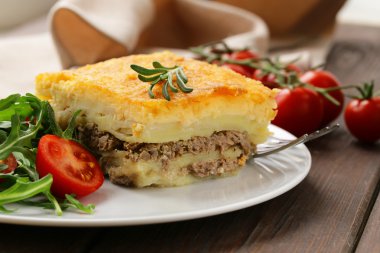 ev yapımı patates graten et ve peynir ile