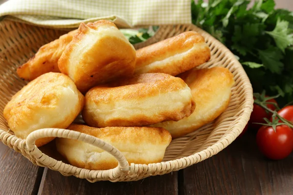 Patates, rustik tarzı ile ev yapımı kızarmış pies — Stok fotoğraf