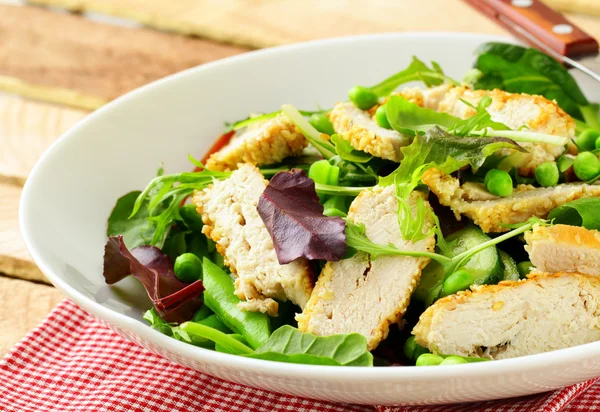 Salad with chicken , green salad and sweet peas — Stock Photo, Image