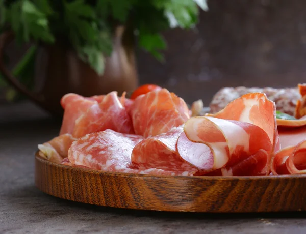 Assorted deli meats - ham, sausage, salami, parma, prosciutto, bacon — Stock Photo, Image