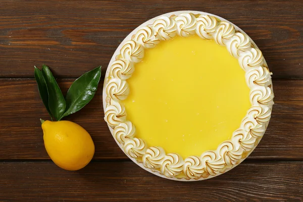 Homemade baked lemon tart cake with meringue cream — Stock Photo, Image