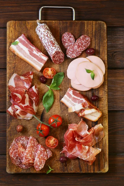 Assorted deli meats - ham, sausage, salami, parma, prosciutto, bacon — Stock Photo, Image