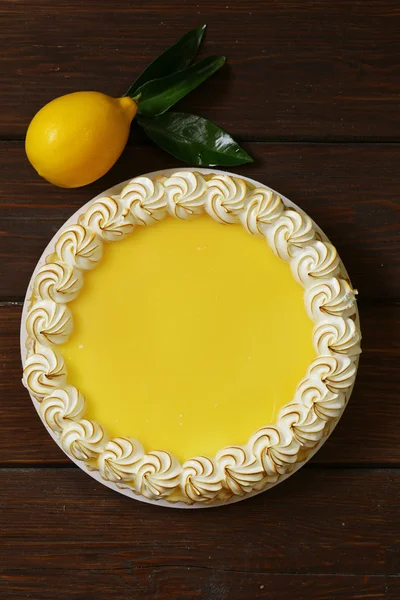 Homemade baked lemon tart cake with meringue cream — Stock Photo, Image