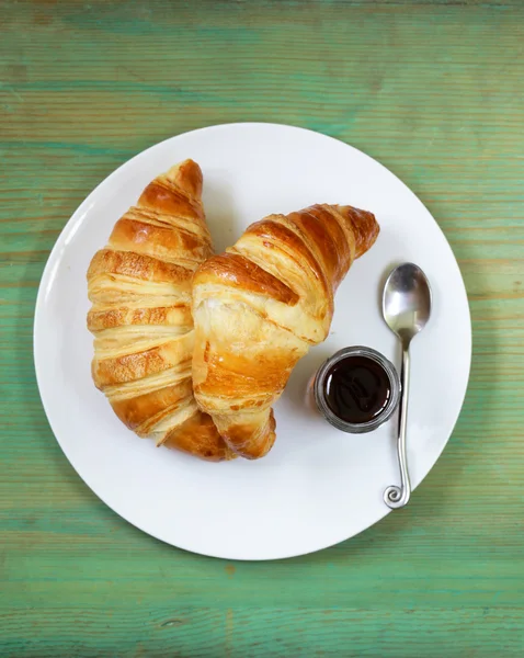 Traditional croissants with jam for breakfast, rustic still life — Stock Photo, Image