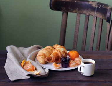 reçelli Kahvaltı, rustik natürmort için geleneksel ay çöreği